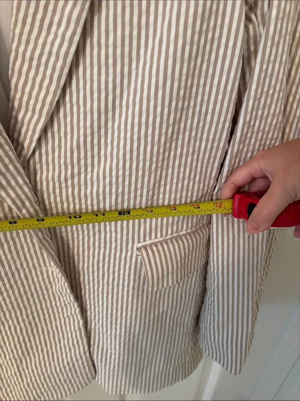 Jones New York Beige and White Striped Seersucker Blazer